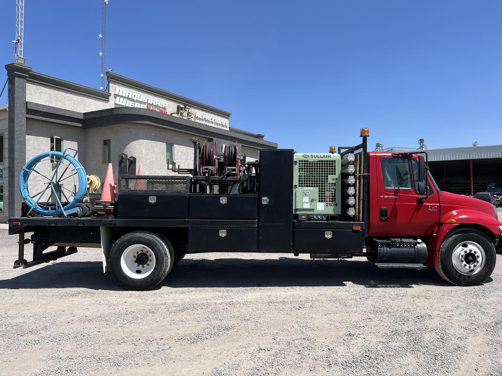 CAMION DE SERVICIO INTERNATIONAL 4300